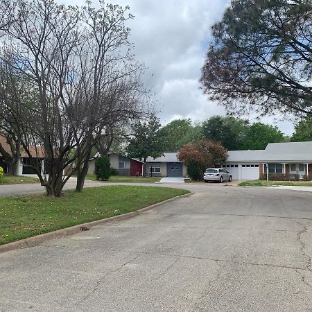 Oasis 3 Near Dfw Airport With Mediterranean Setting Irving Bagian luar foto