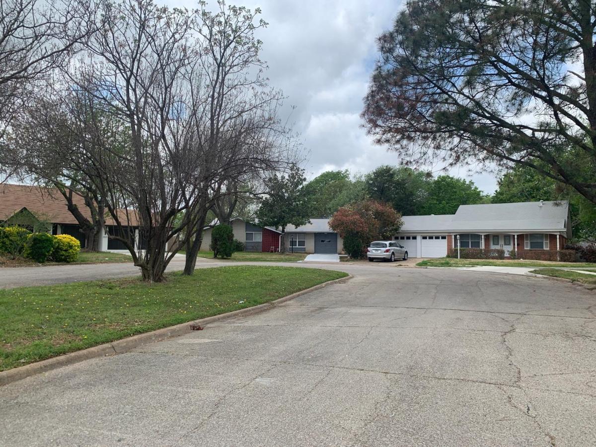 Oasis 3 Near Dfw Airport With Mediterranean Setting Irving Bagian luar foto